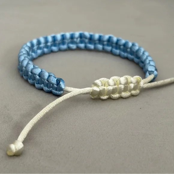 Blue and white braided bracelet - Picture 4 of 6